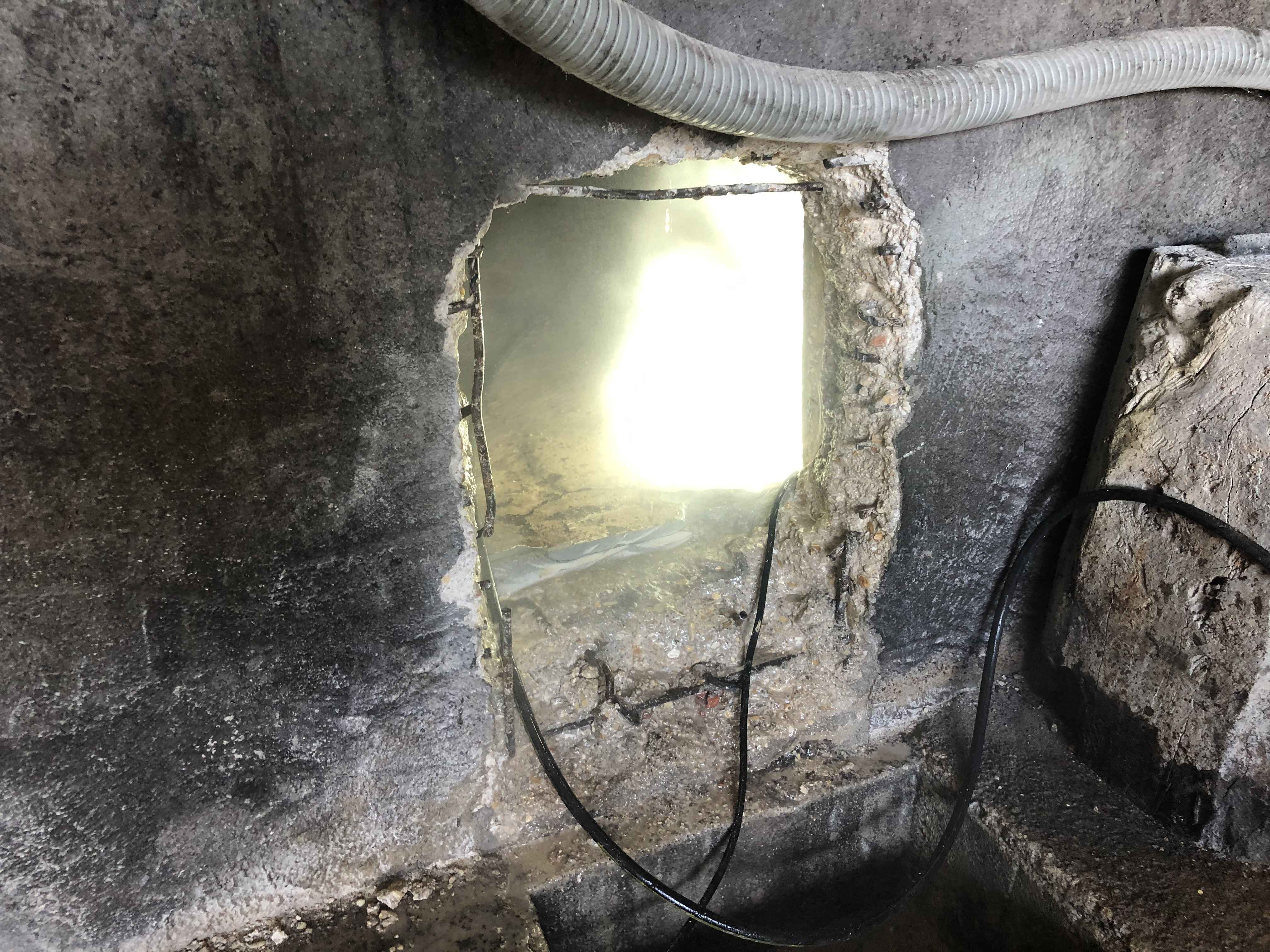 Installation d’une porte dans une cuve béton 1